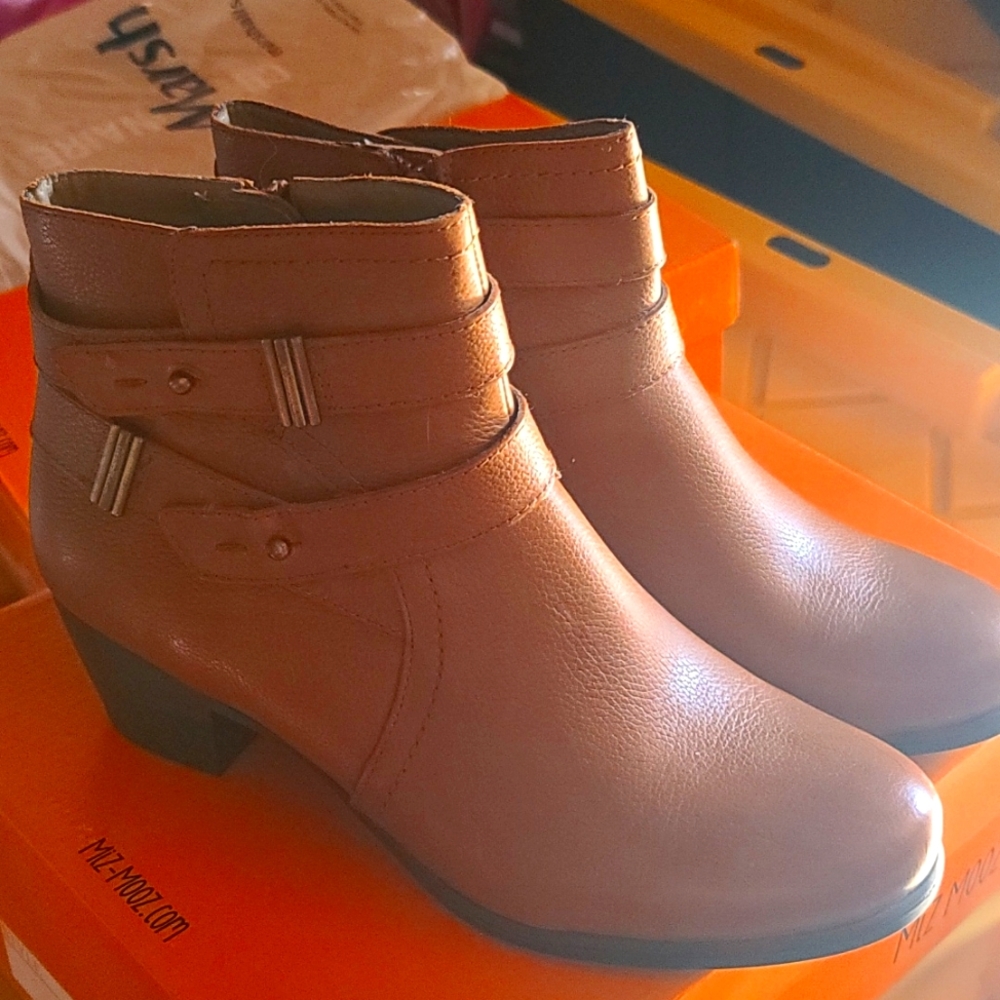 BOOTS